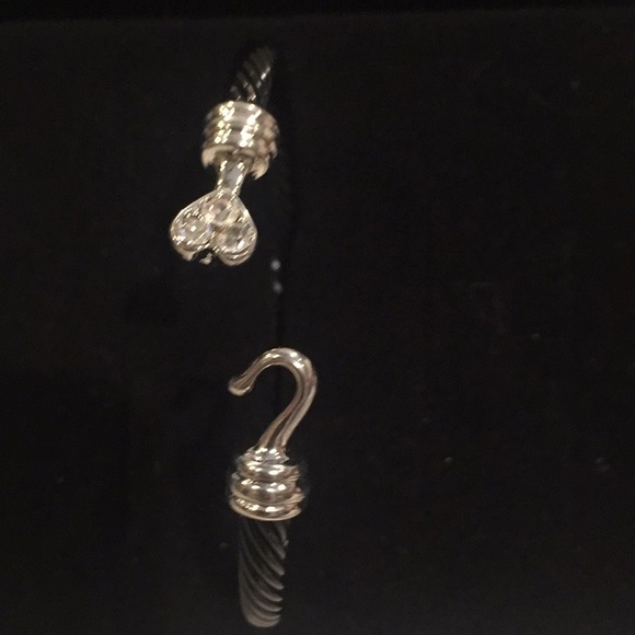 New Designer Type Women’s Bracelet - Picture 3 of 3